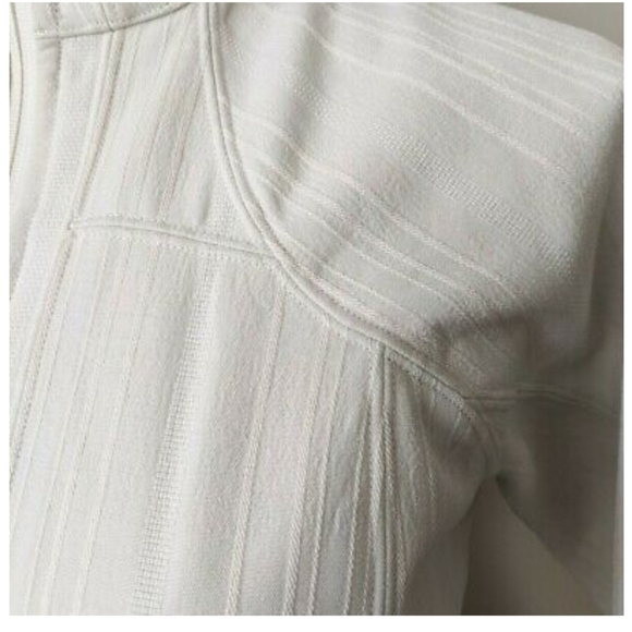 Size 6  RARE Lululemon Embark Softshell Jacket - Picture 5 of 5